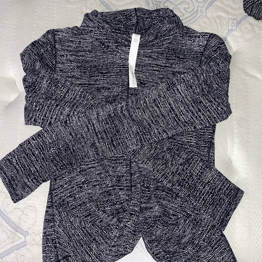 Lululemon long sleeve workout shirt